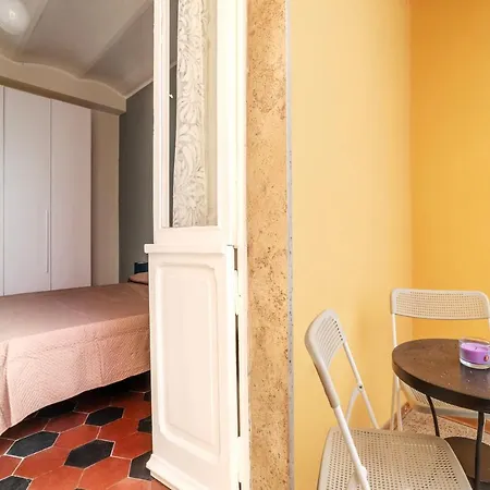 Guesthost - San Lorenzo Welcoming Apartment Rome